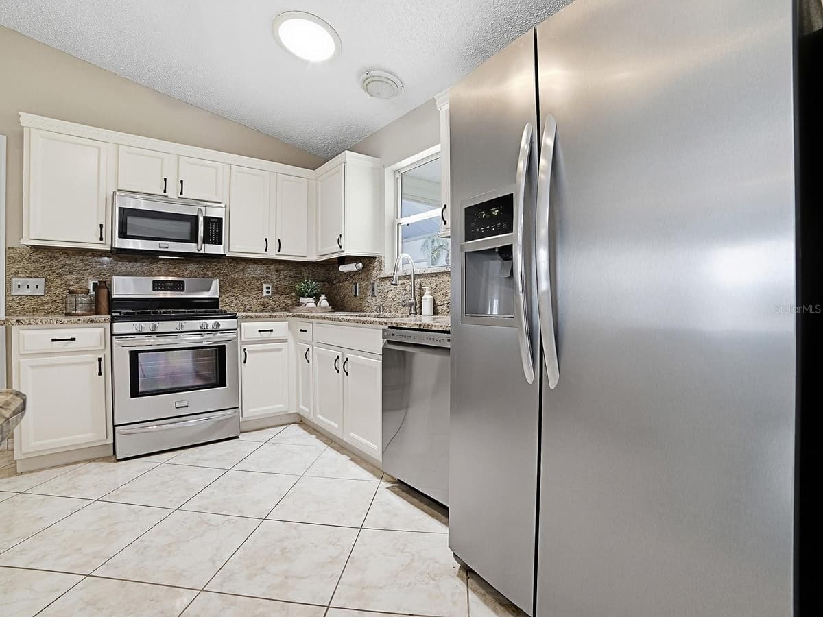 1611 ALHAMBRA WAY — photo 9 of 33