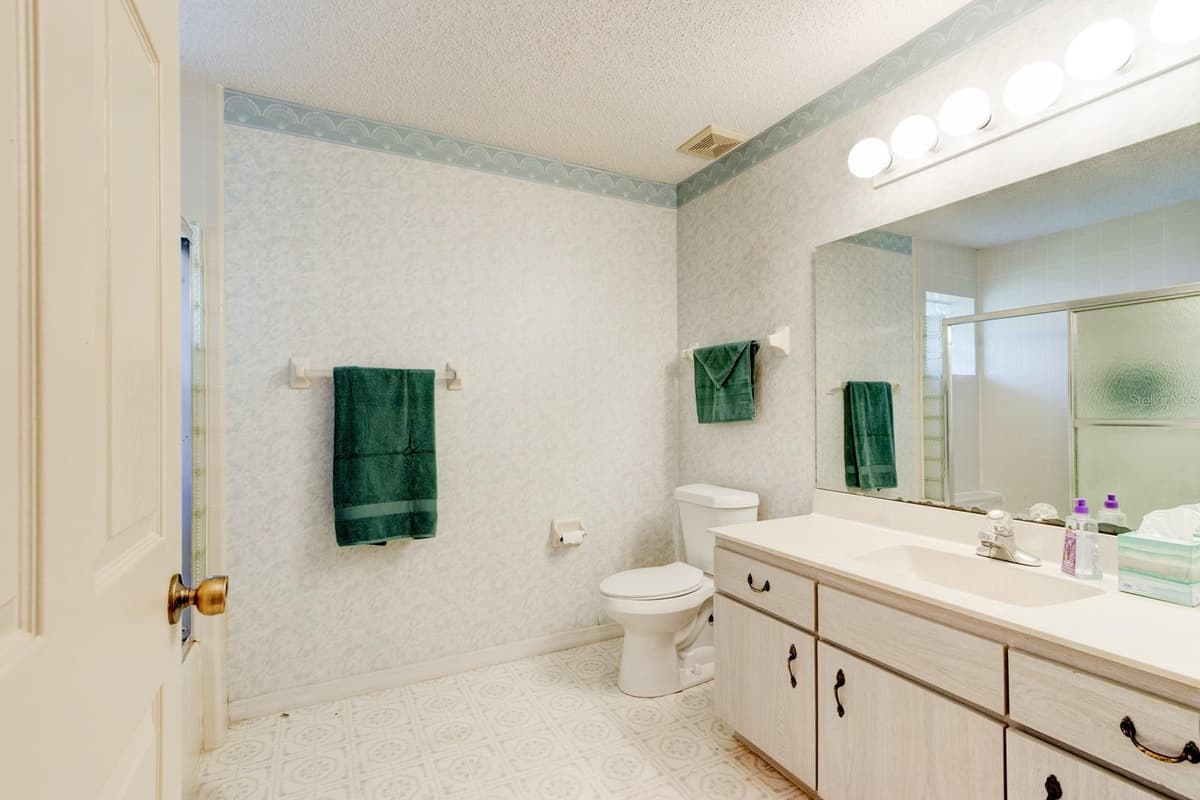 317 GLENBRIAR CIRCLE — photo 10 of 32