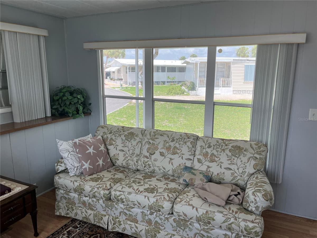 634 COMO DRIVE — photo 7 of 27