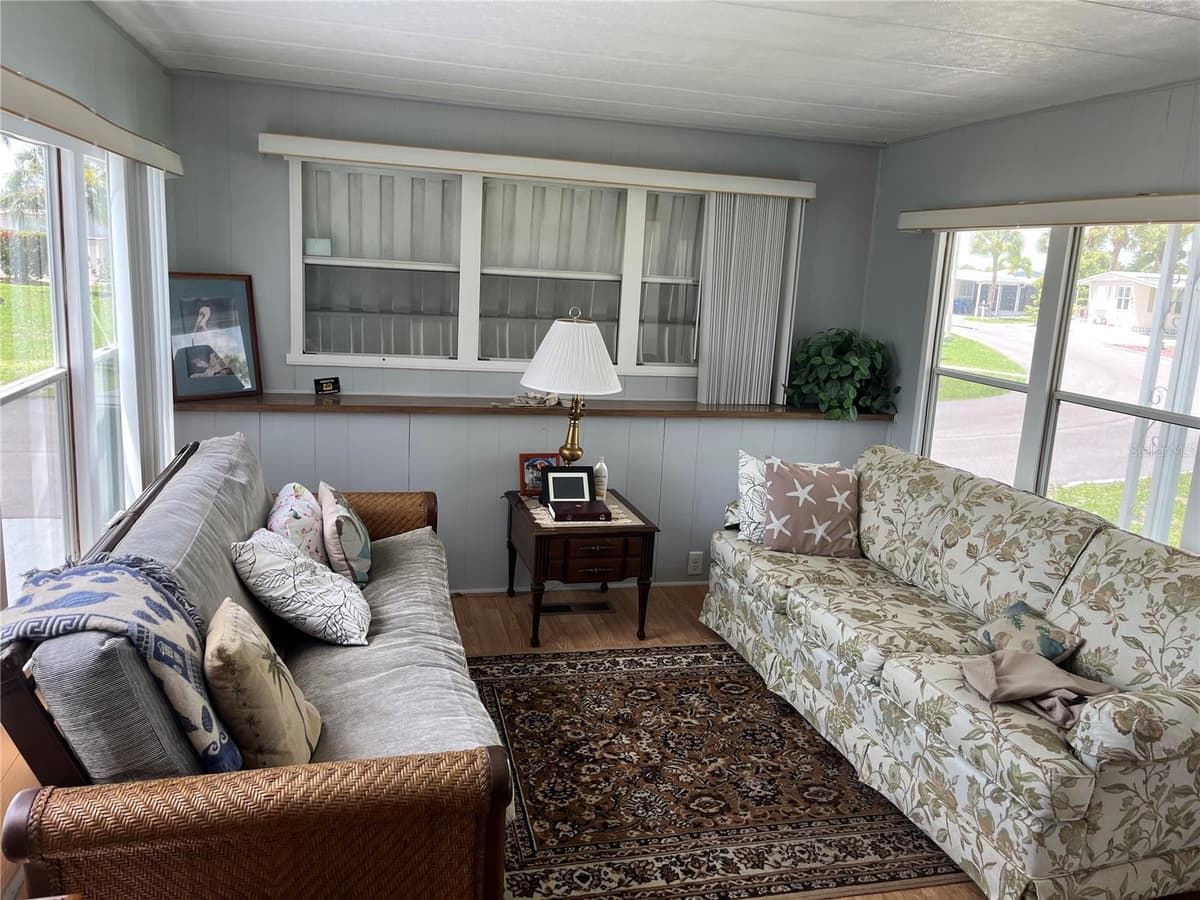 634 COMO DRIVE — photo 6 of 27