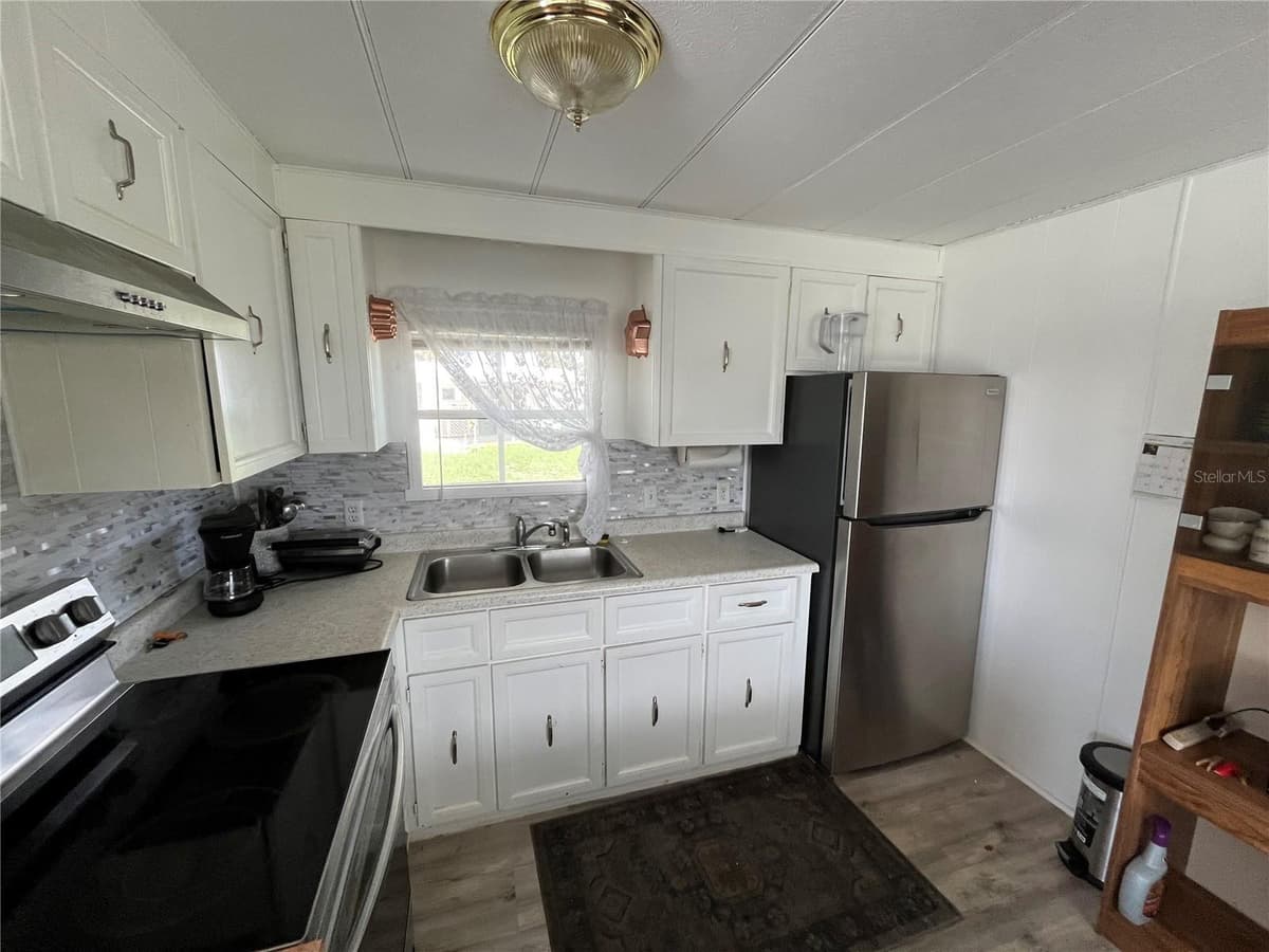 634 COMO DRIVE — photo 12 of 27