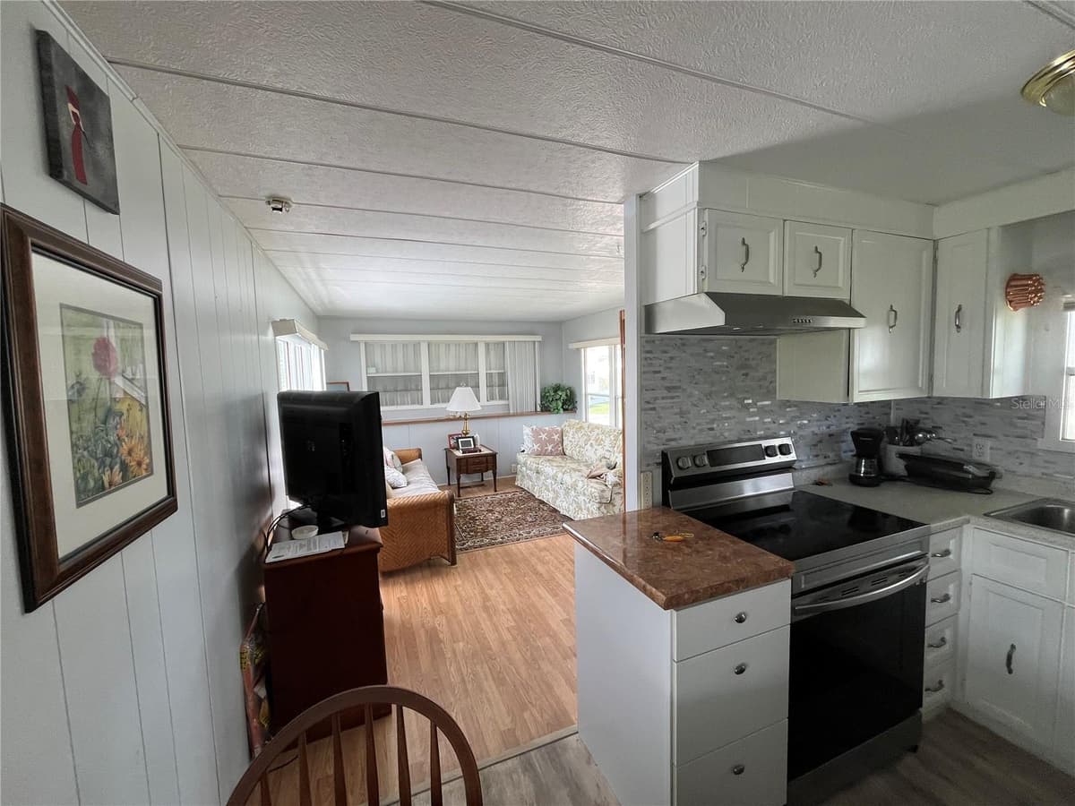 634 COMO DRIVE — photo 15 of 27