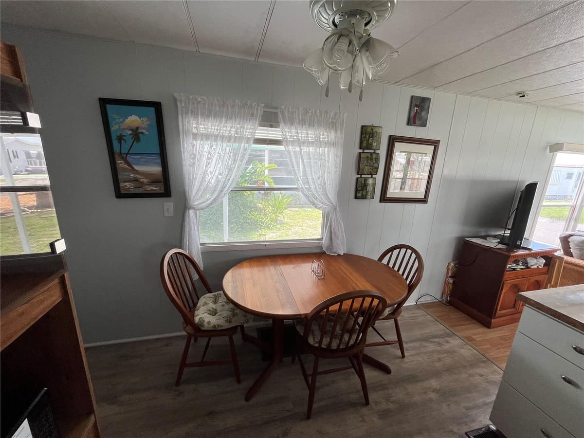 634 COMO DRIVE — photo 14 of 27