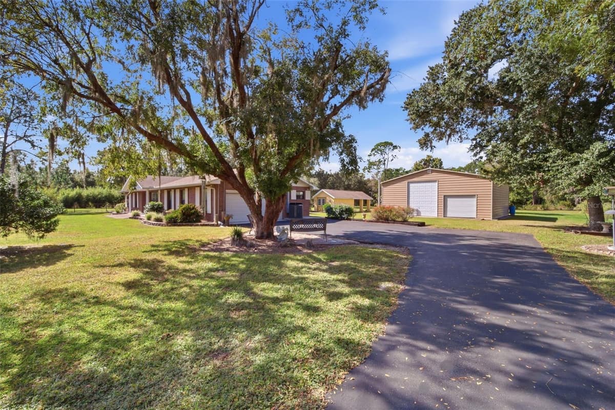 9240 MOORE ROAD — photo 11 of 54