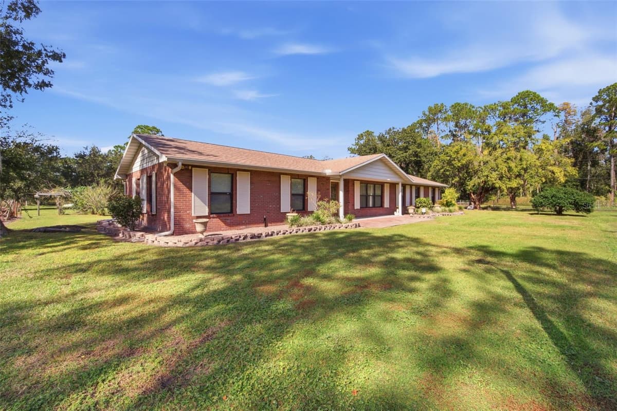 9240 MOORE ROAD — photo 9 of 54