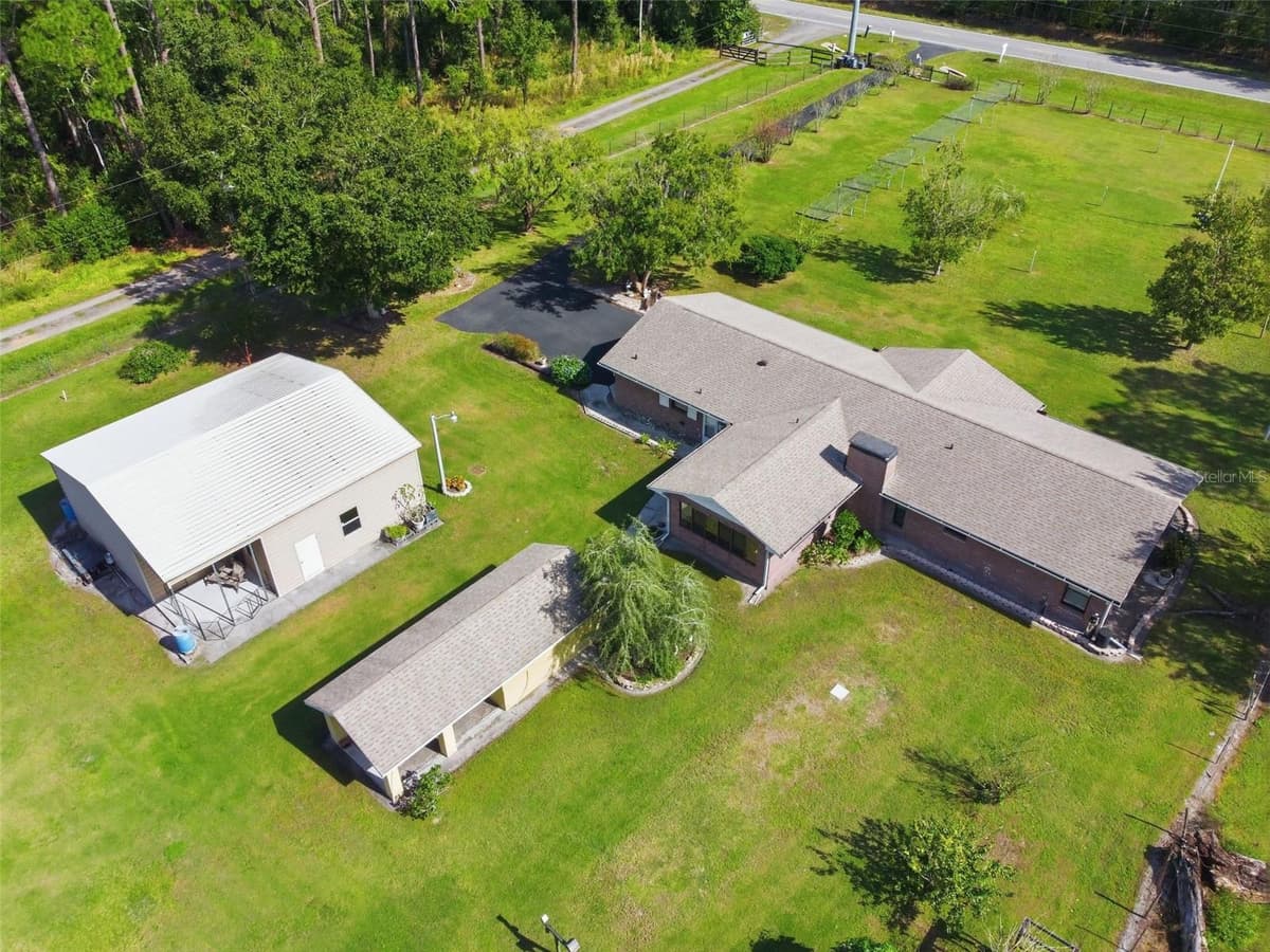 9240 MOORE ROAD — photo 3 of 54