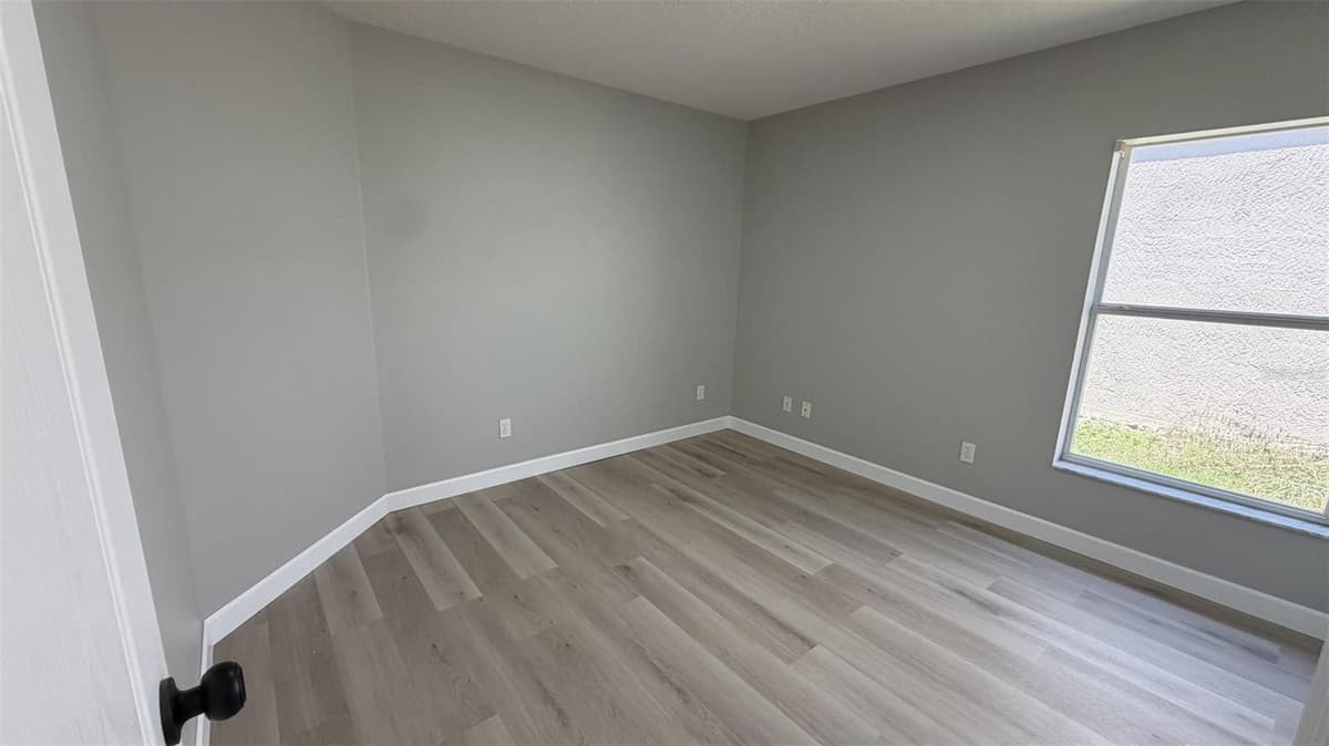 649 MACON DRIVE — photo 33 of 38