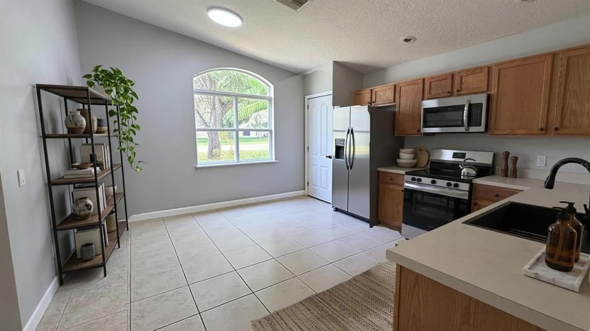 649 MACON DRIVE — photo 4 of 38