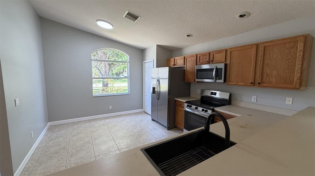 649 MACON DRIVE — photo 17 of 38