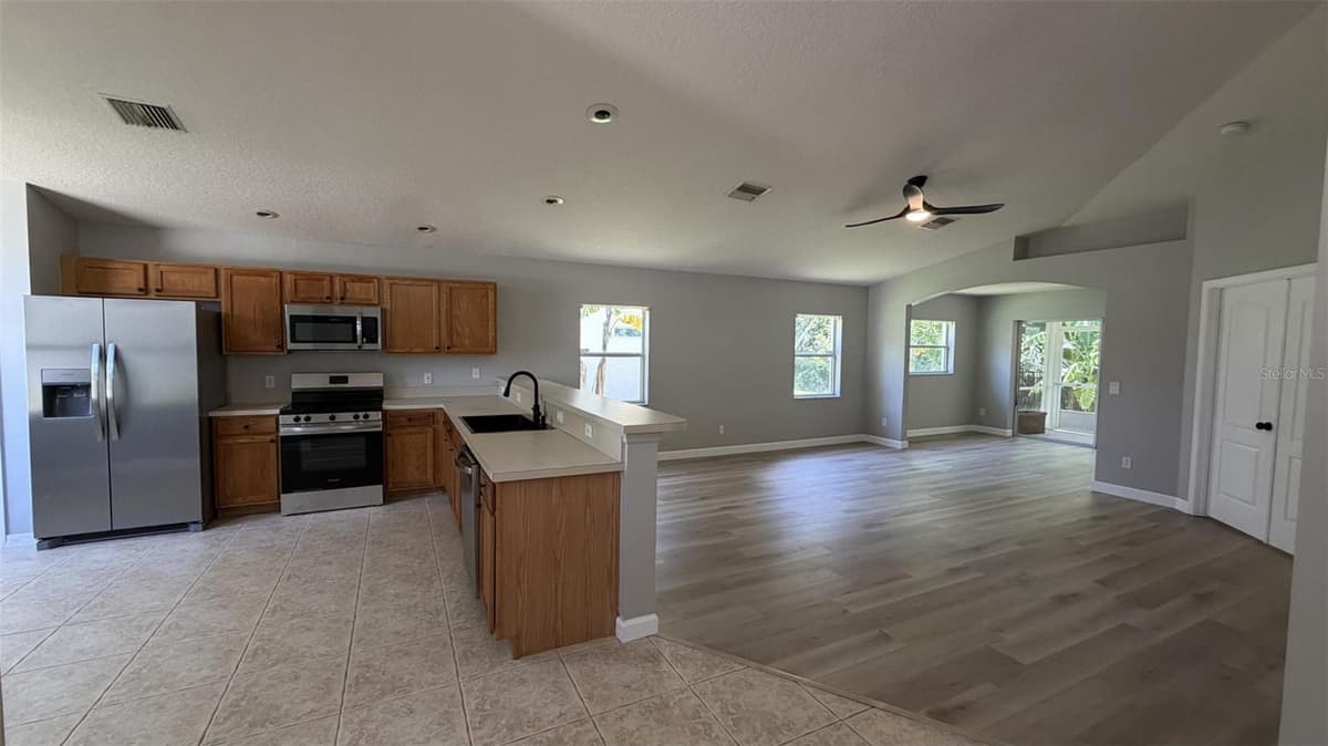 649 MACON DRIVE — photo 16 of 38