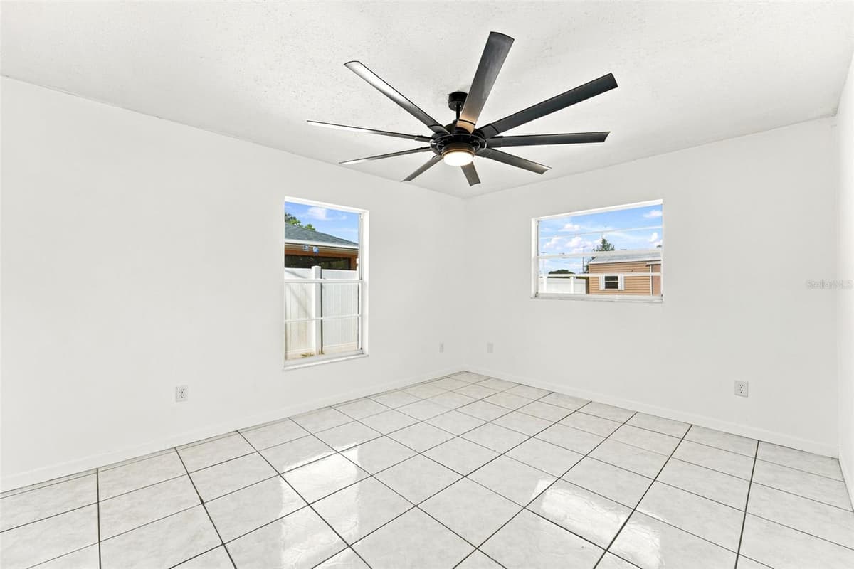 1289 DANDELION DRIVE — photo 12 of 41