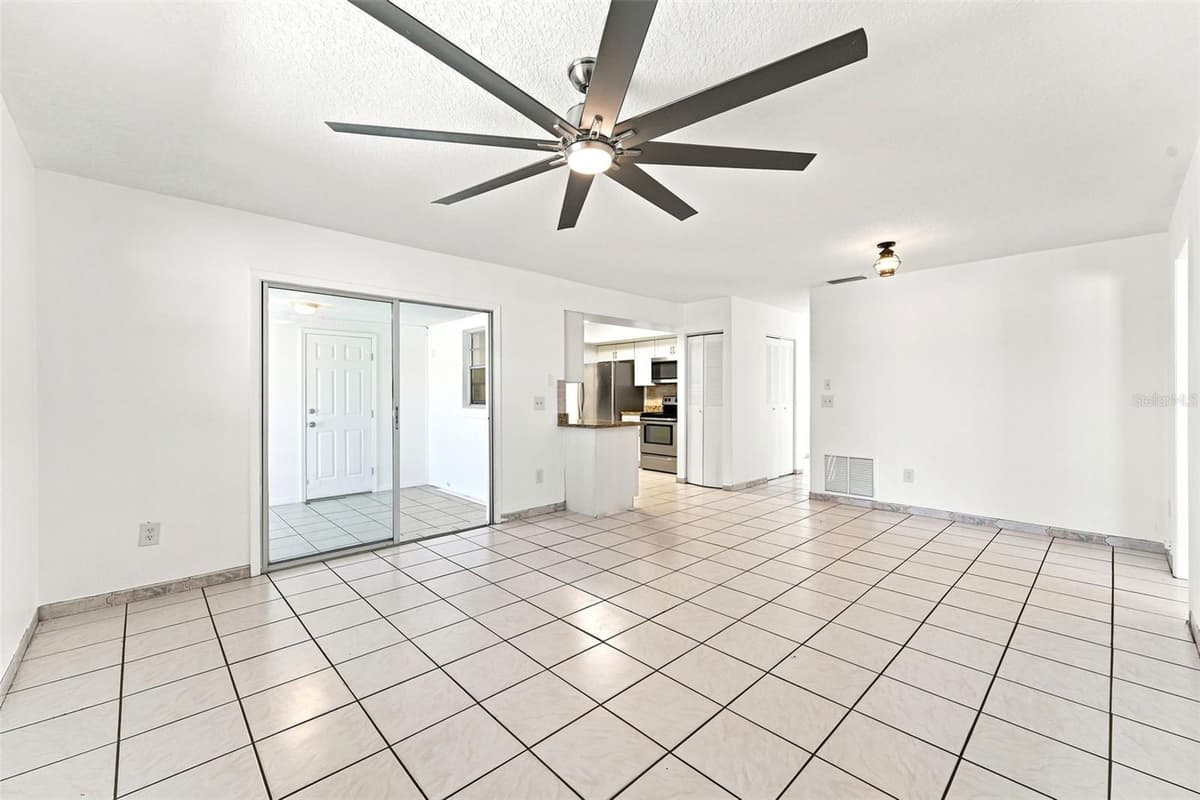 1289 DANDELION DRIVE — photo 8 of 41