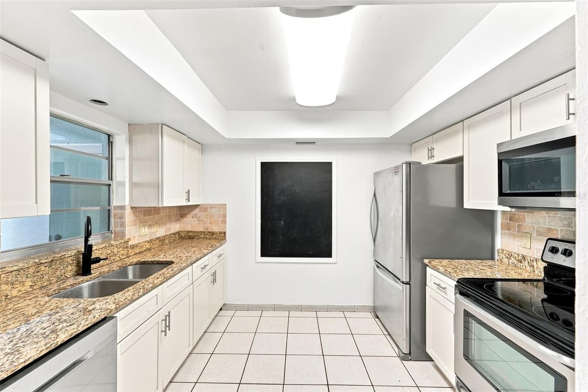1289 DANDELION DRIVE — photo 10 of 41