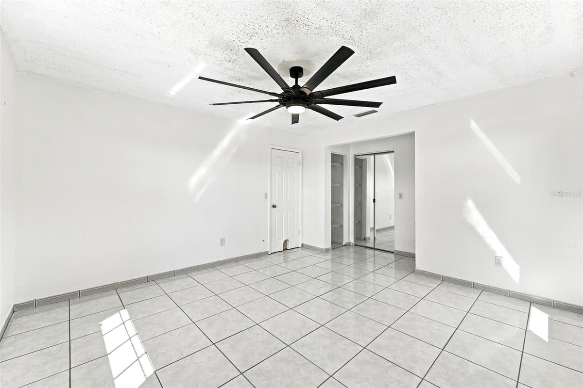 1289 DANDELION DRIVE — photo 15 of 41
