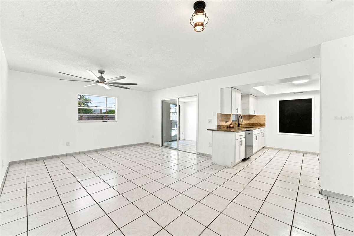 1289 DANDELION DRIVE — photo 9 of 41