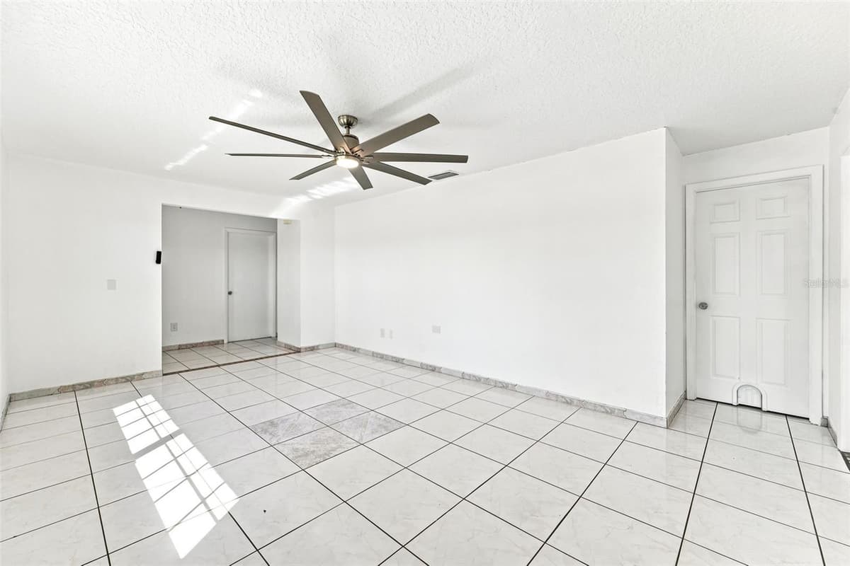 1289 DANDELION DRIVE — photo 7 of 41