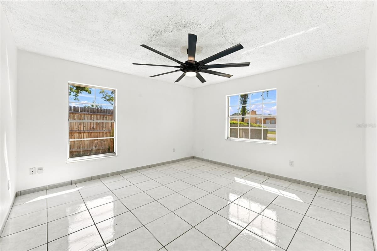 1289 DANDELION DRIVE — photo 14 of 41