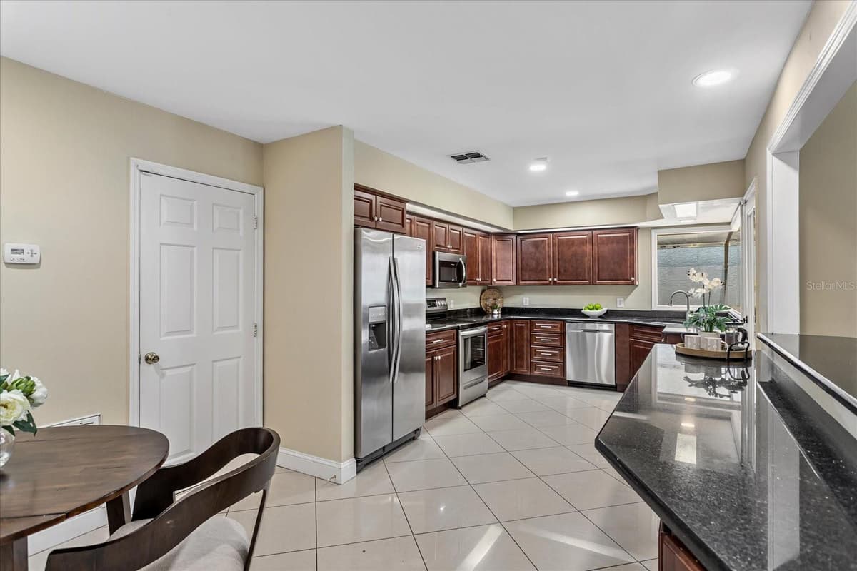 171 SHADOWBAY BOULEVARD — photo 11 of 47