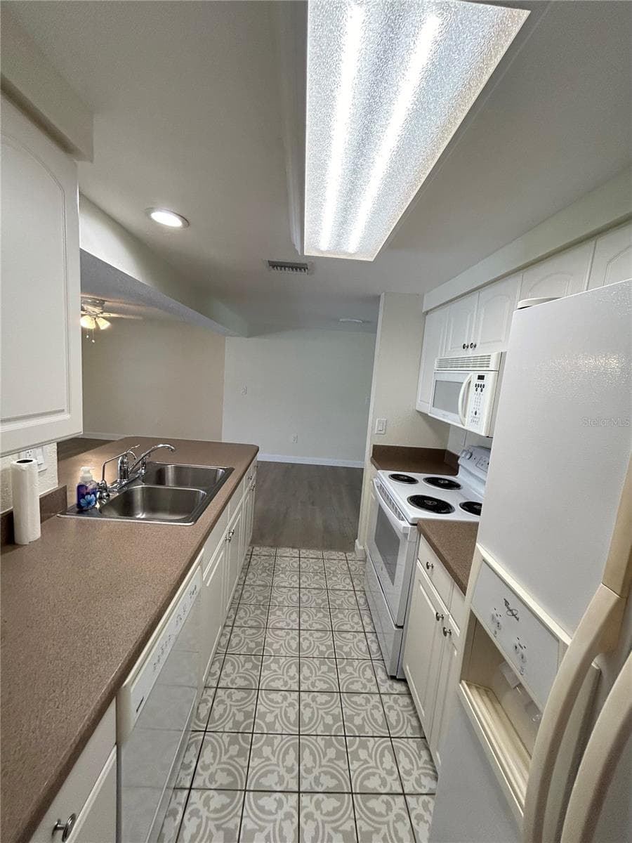 4485 COSTELLO STREET — photo 8 of 45