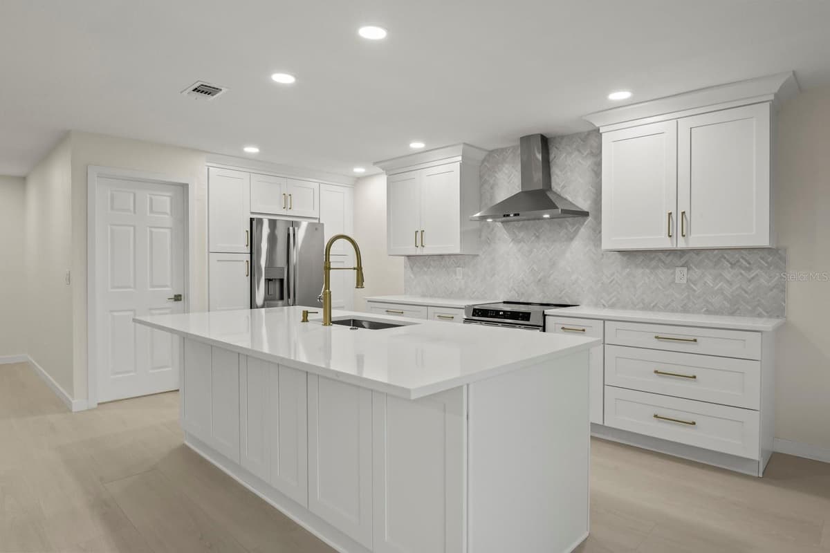 2703 LANCASTER DRIVE — photo 7 of 30