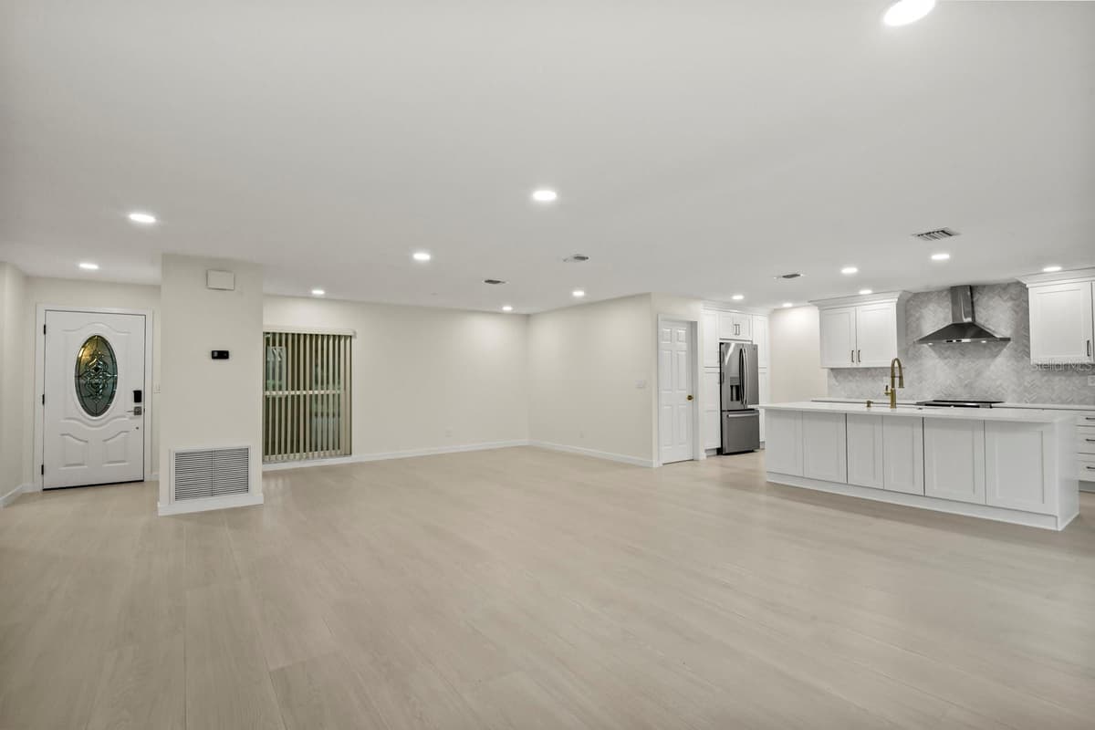 2703 LANCASTER DRIVE — photo 3 of 30