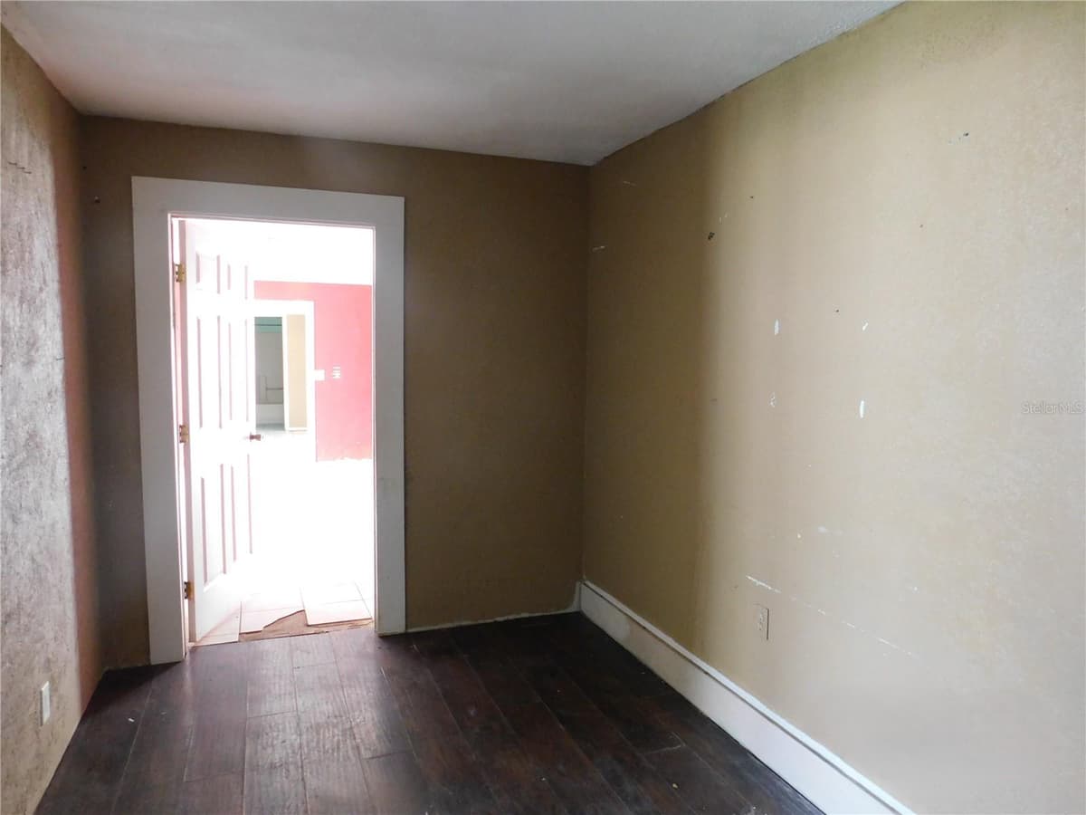 6400 12TH STREET — photo 11 of 36