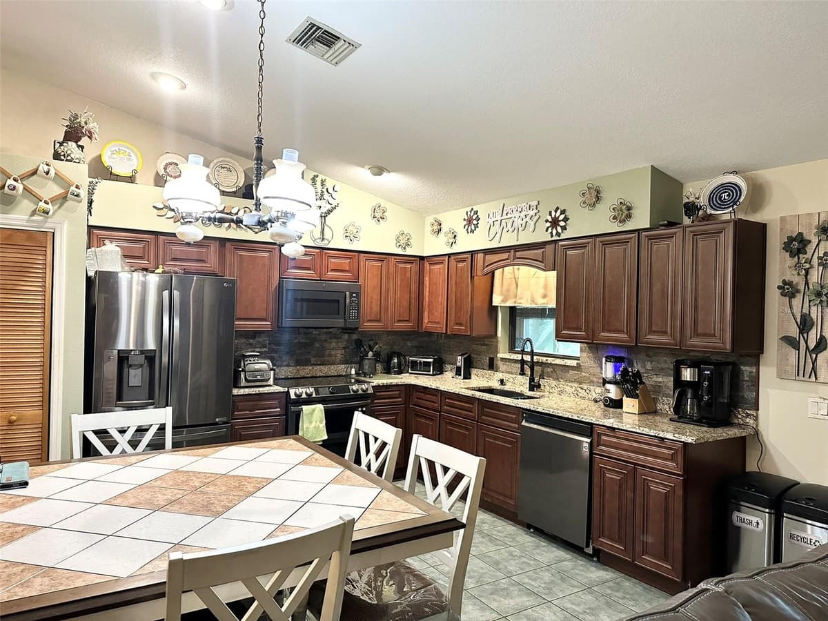 10844 POINCIANA DRIVE — photo 11 of 27