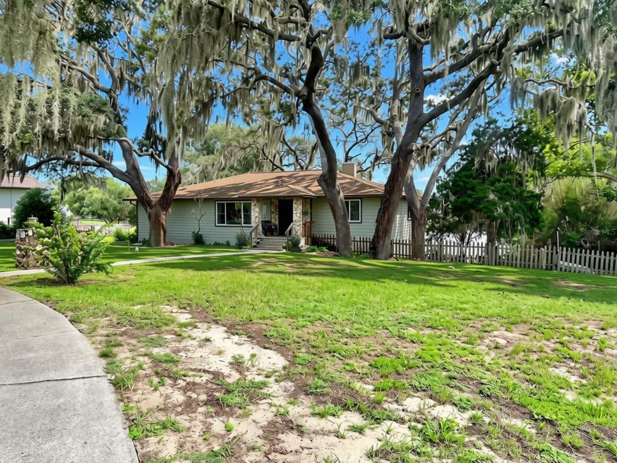 10844 POINCIANA DRIVE — photo 1 of 27
