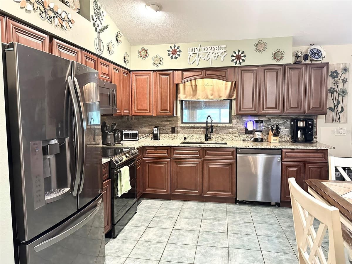 10844 POINCIANA DRIVE — photo 4 of 27