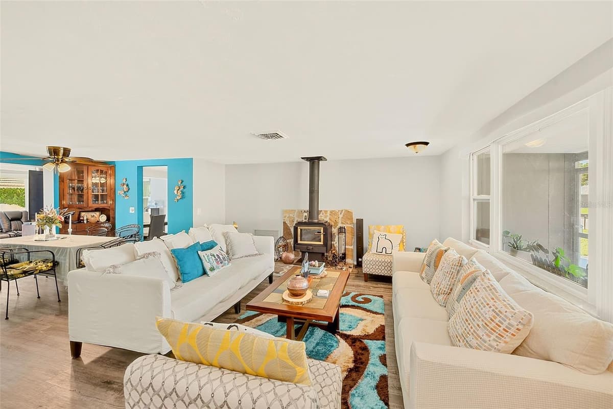 5126 ROSEWOOD DRIVE — photo 4 of 25