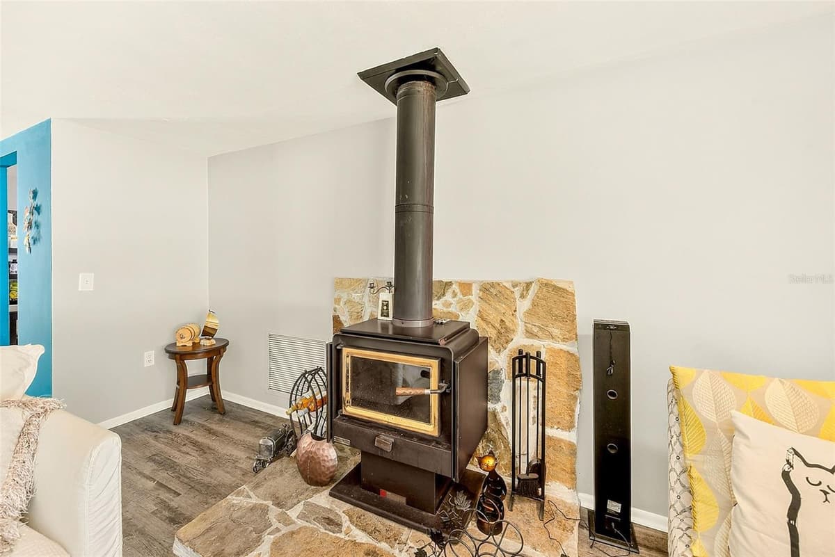 5126 ROSEWOOD DRIVE — photo 7 of 25