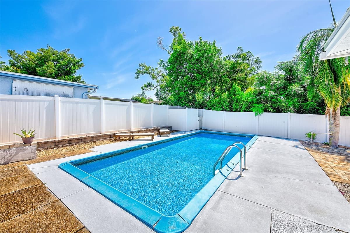 5126 ROSEWOOD DRIVE — photo 17 of 25