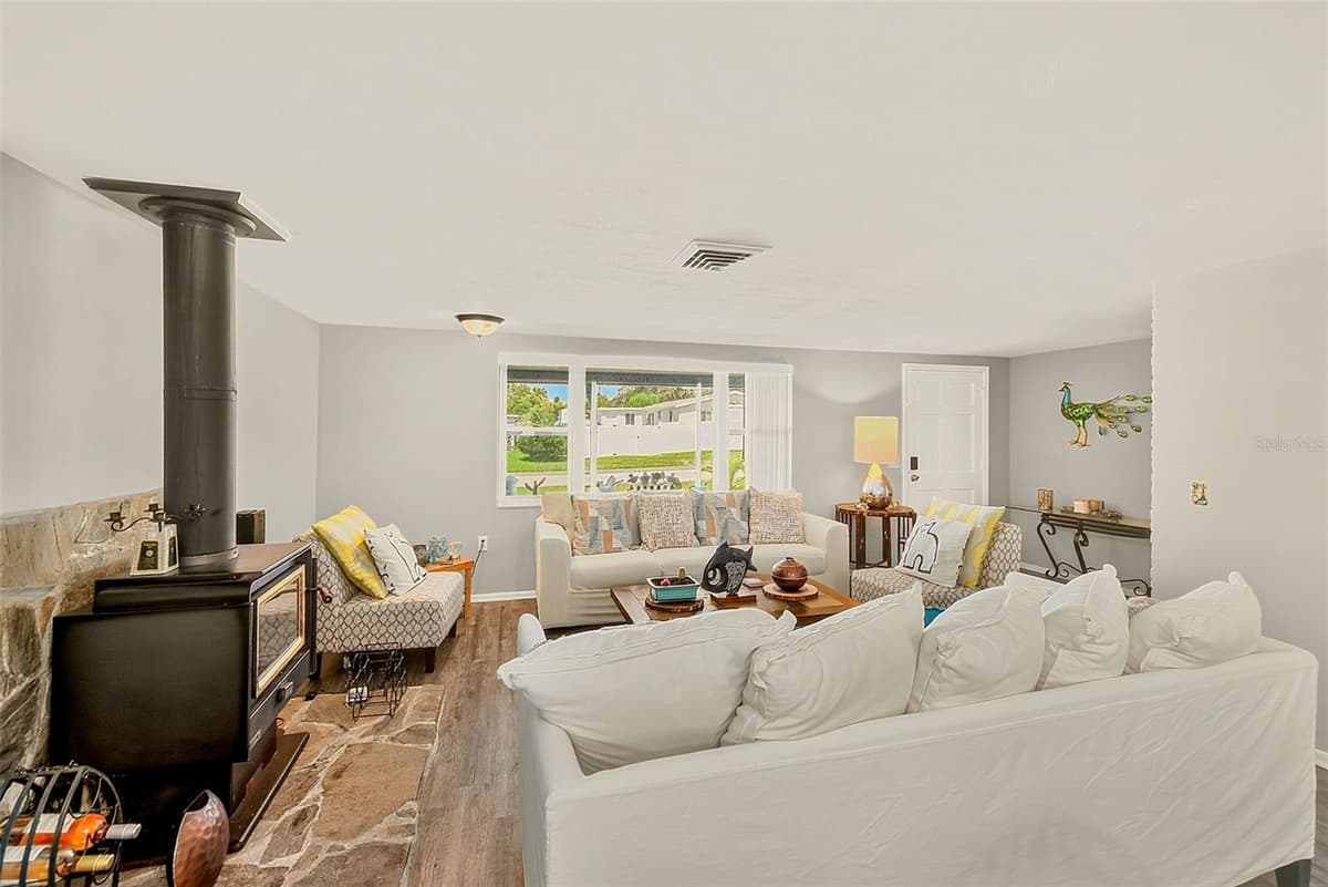 5126 ROSEWOOD DRIVE — photo 6 of 25