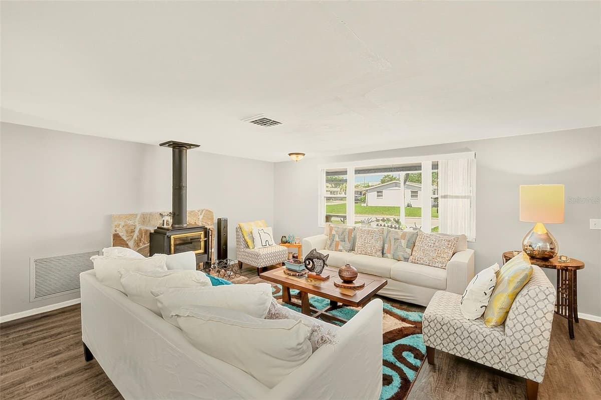 5126 ROSEWOOD DRIVE — photo 5 of 25