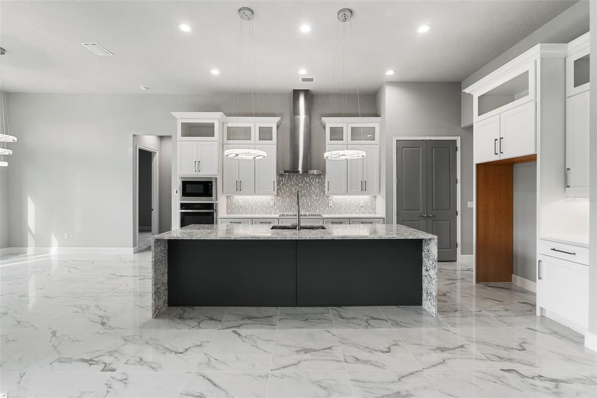 29 CORONADO ROAD — photo 11 of 62