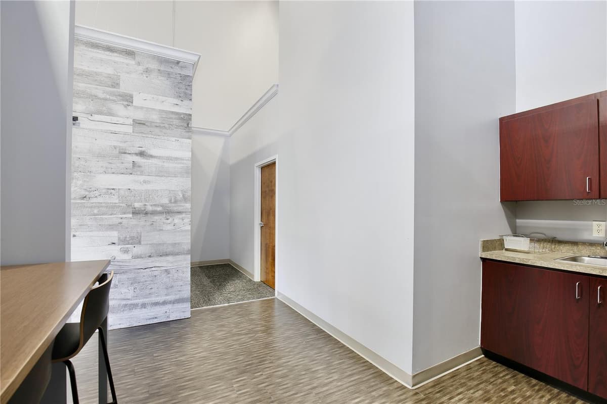 6881 KINGSPOINTE PARKWAY — photo 31 of 58