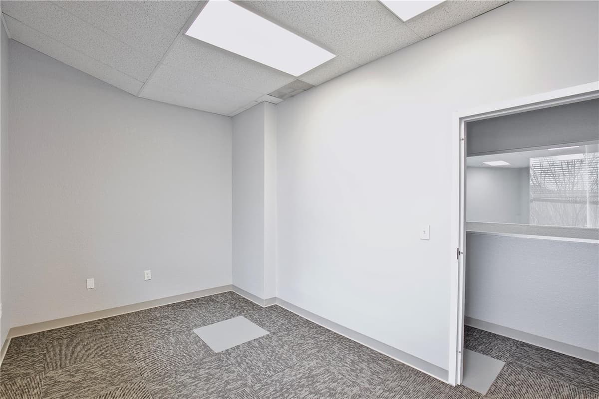 6881 KINGSPOINTE PARKWAY — photo 18 of 58