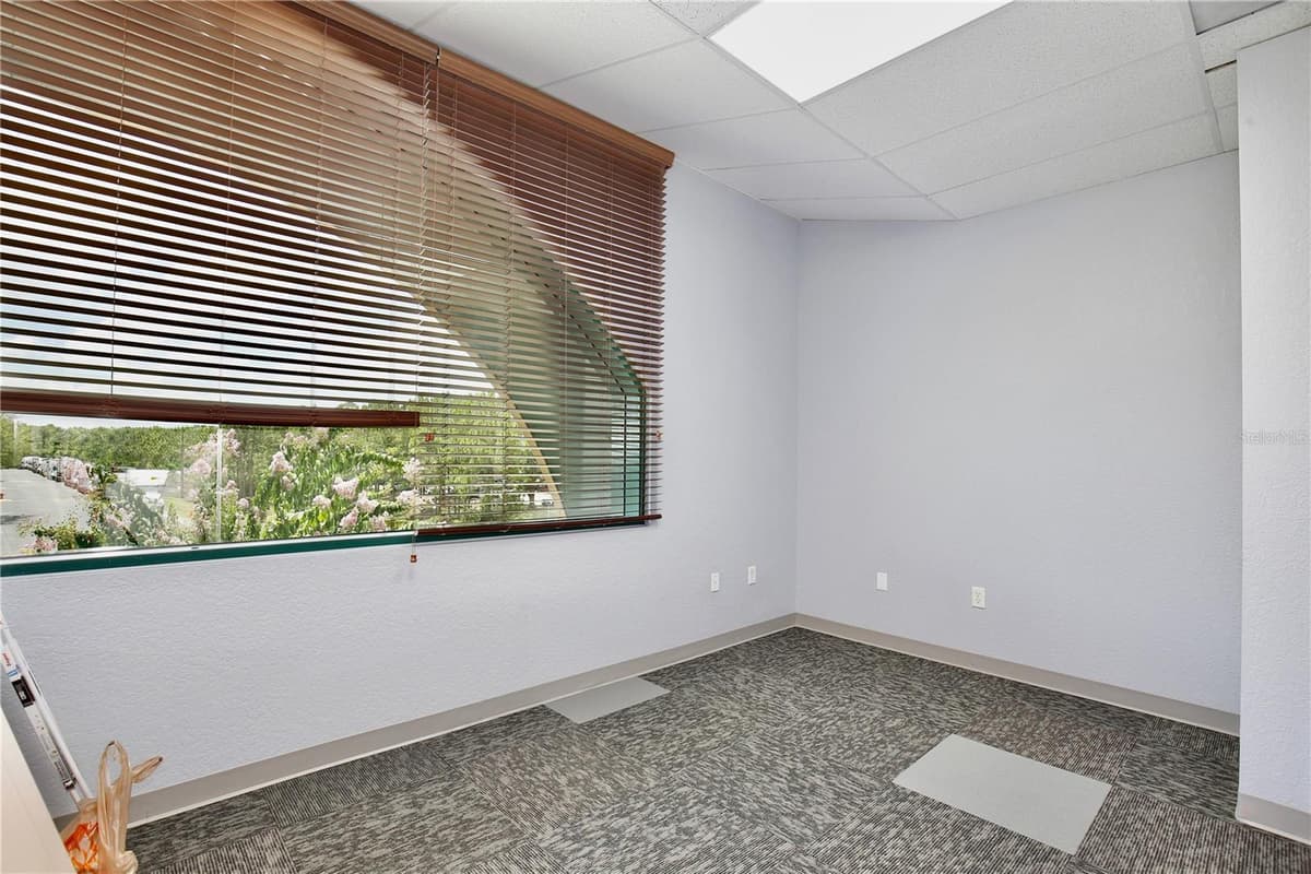 6881 KINGSPOINTE PARKWAY — photo 17 of 58