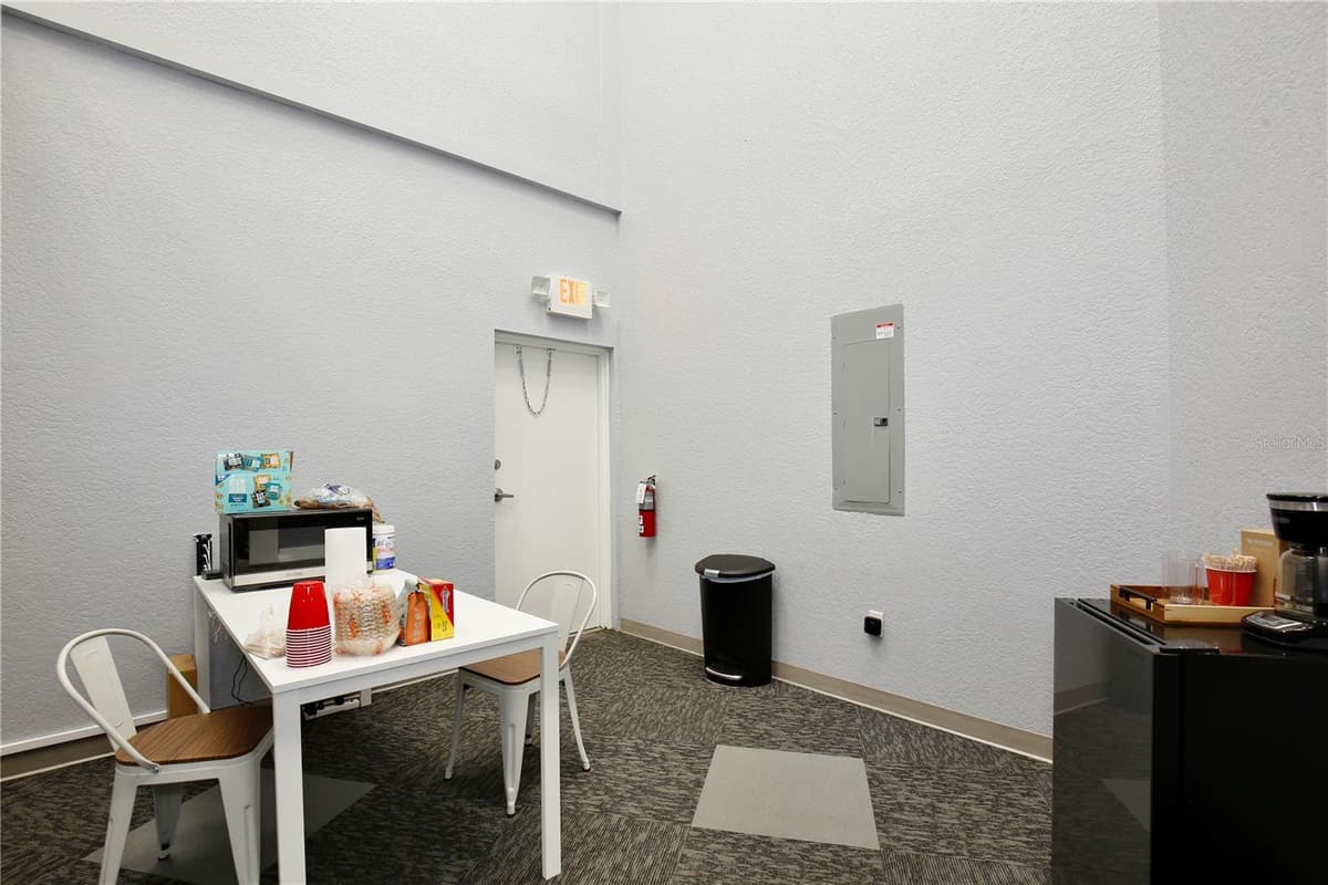 6881 KINGSPOINTE PARKWAY — photo 15 of 58