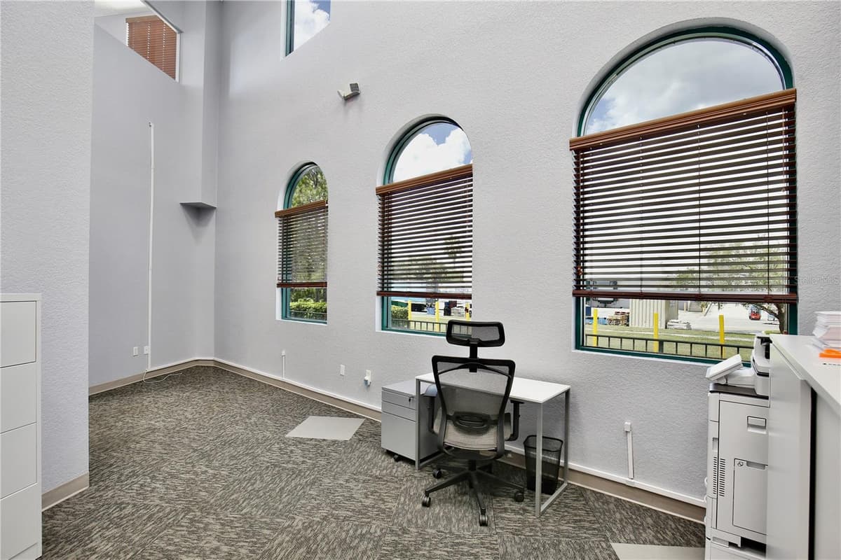 6881 KINGSPOINTE PARKWAY — photo 13 of 58
