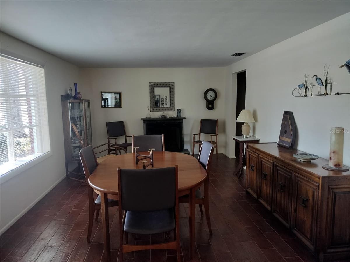 39133 5TH AVENUE — photo 3 of 21