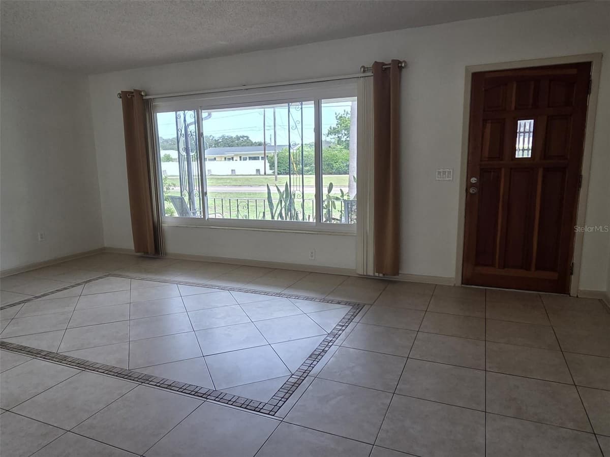 2077 DRUID ROAD — photo 9 of 47