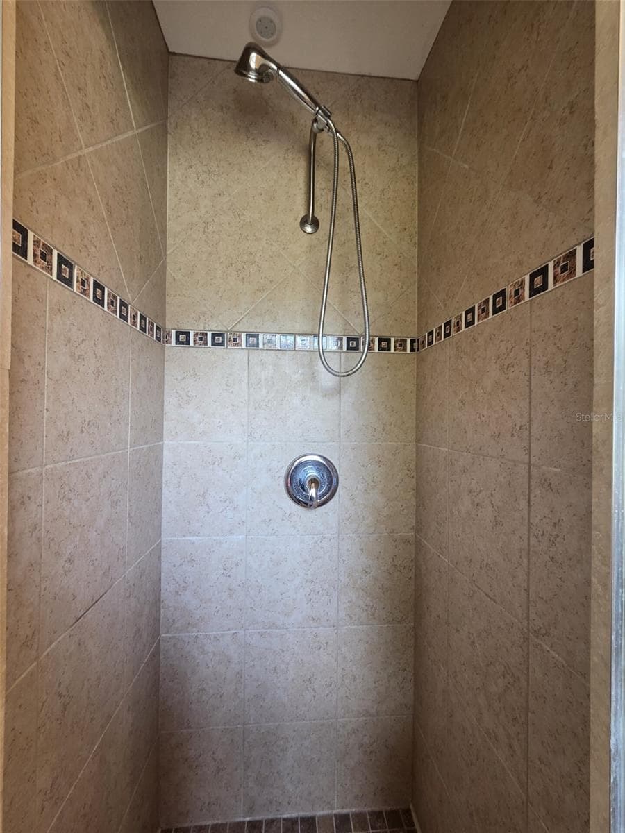 2077 DRUID ROAD — photo 31 of 47