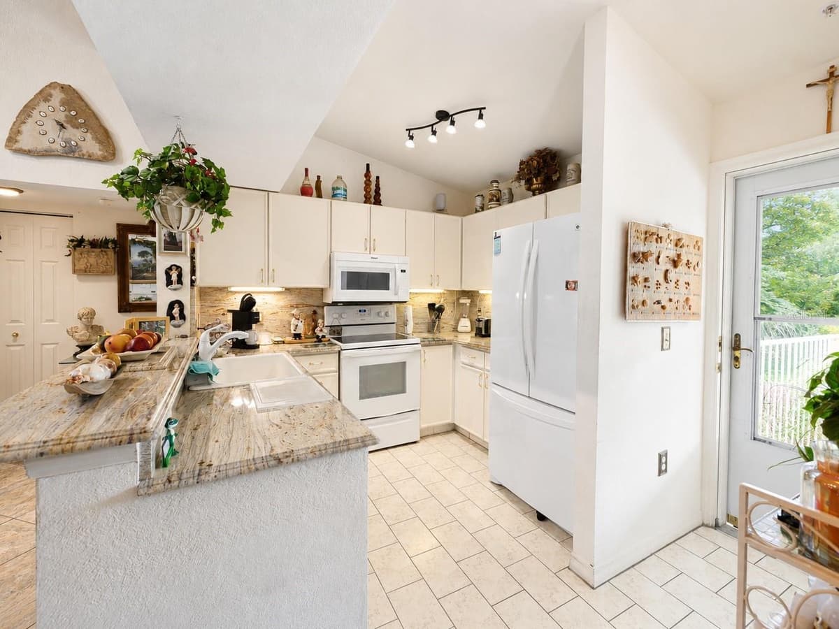 8294 KEY ROYAL CIRCLE — photo 6 of 41