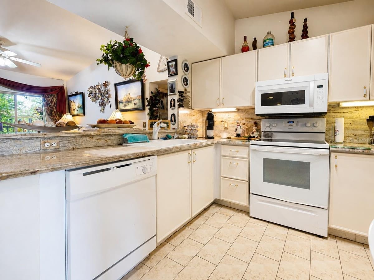 8294 KEY ROYAL CIRCLE — photo 5 of 41