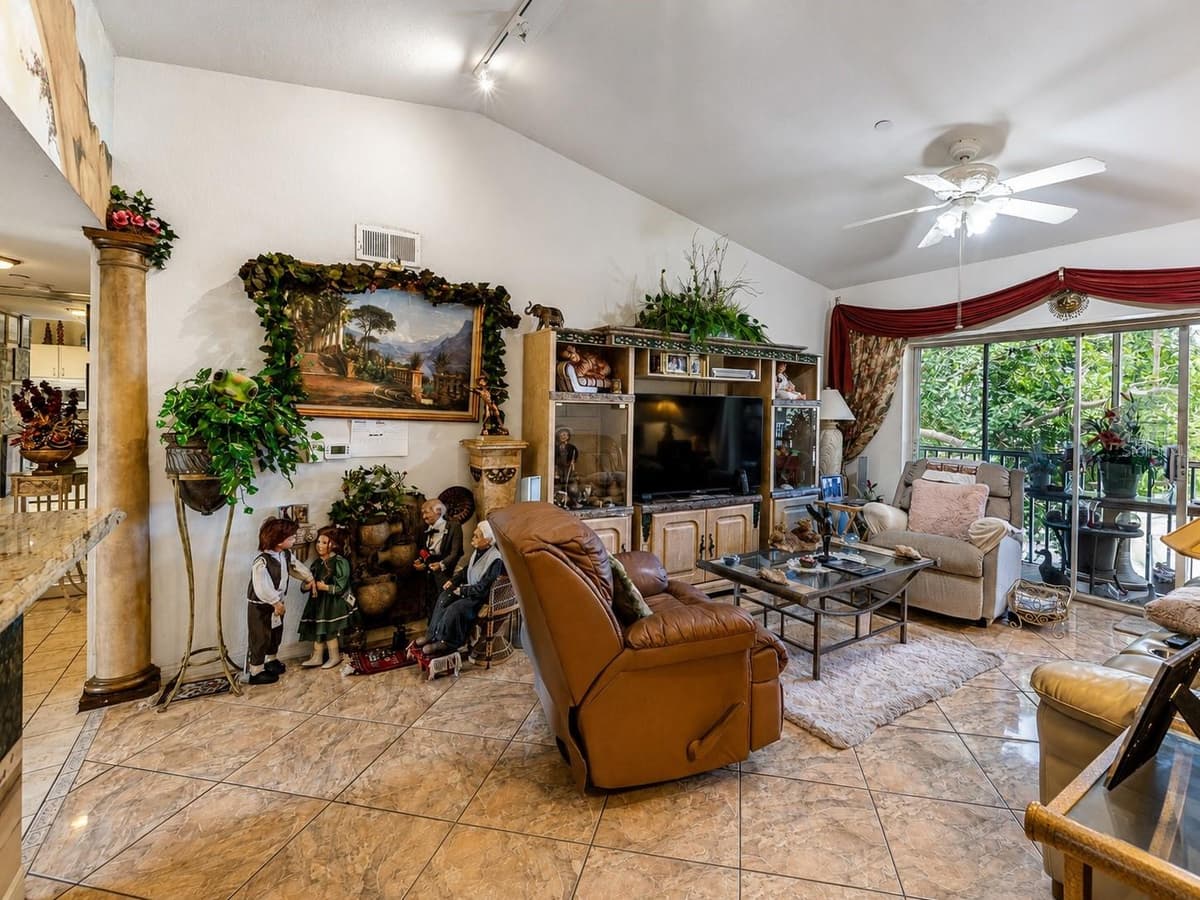 8294 KEY ROYAL CIRCLE — photo 11 of 41