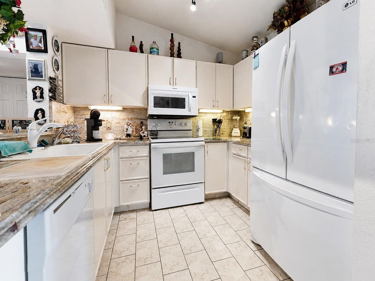 8294 KEY ROYAL CIRCLE — photo 4 of 41