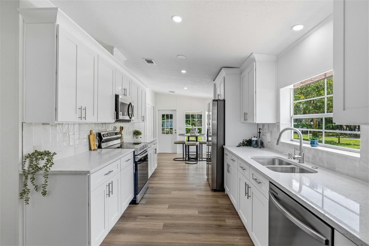 5005 SUGAR OAK LANE — photo 11 of 30