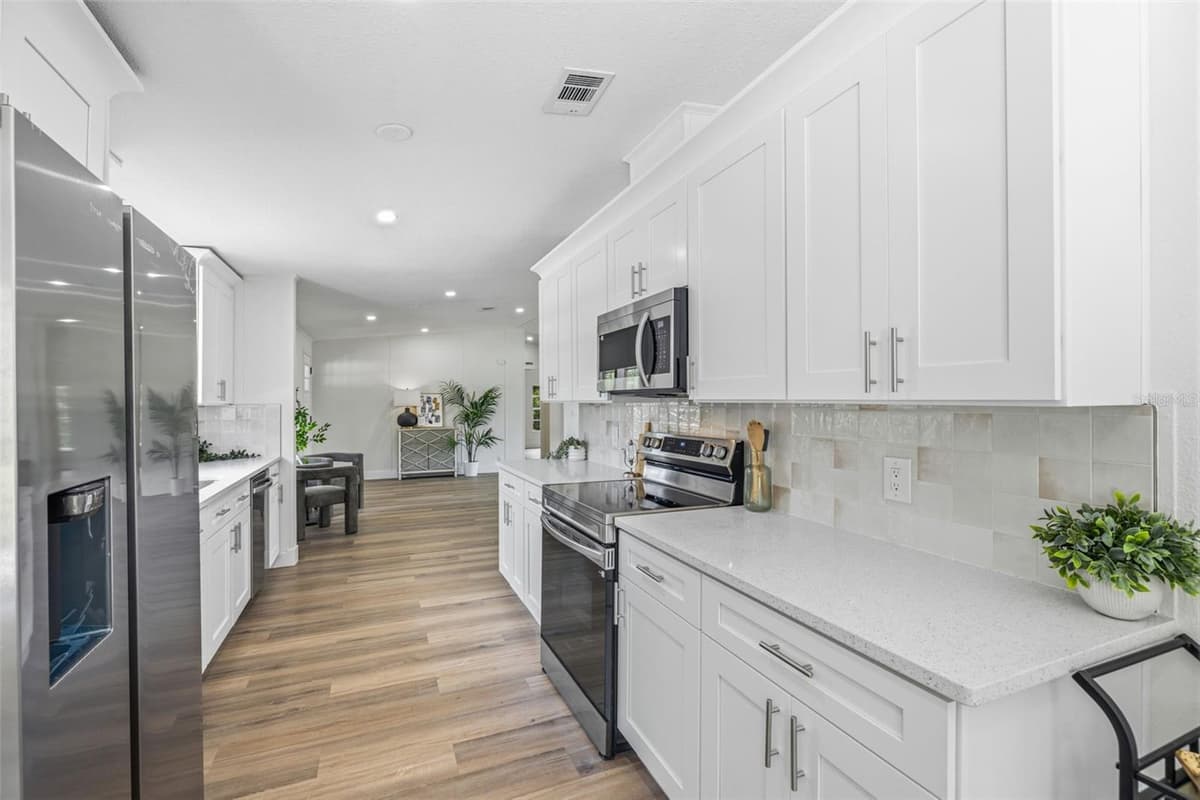 5005 SUGAR OAK LANE — photo 12 of 30
