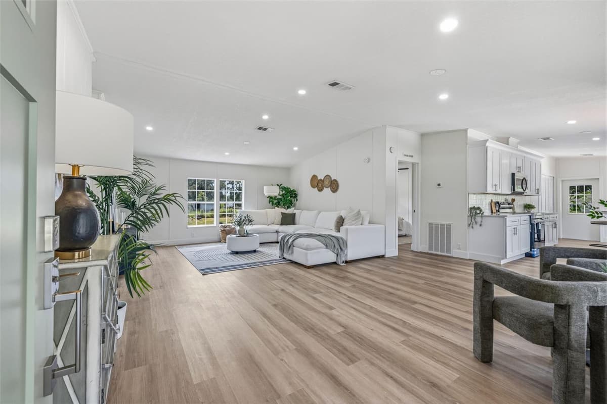 5005 SUGAR OAK LANE — photo 4 of 30